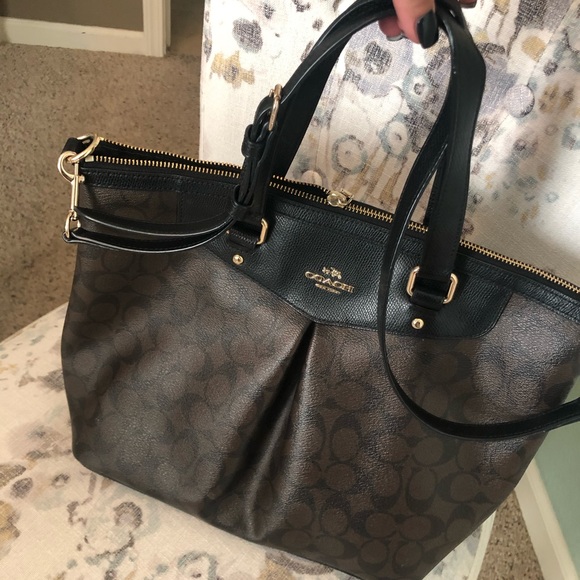 Coach Pleated Tote with matching wallet - Picture 4 of 6